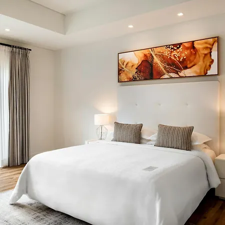 Ξενοδοχείο Sheraton - & Residences 5*