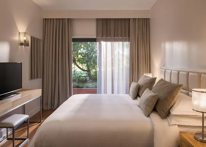 호텔 Sheraton - & Residences 5*