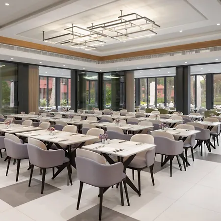 Sheraton - & Residences Hotel 5*